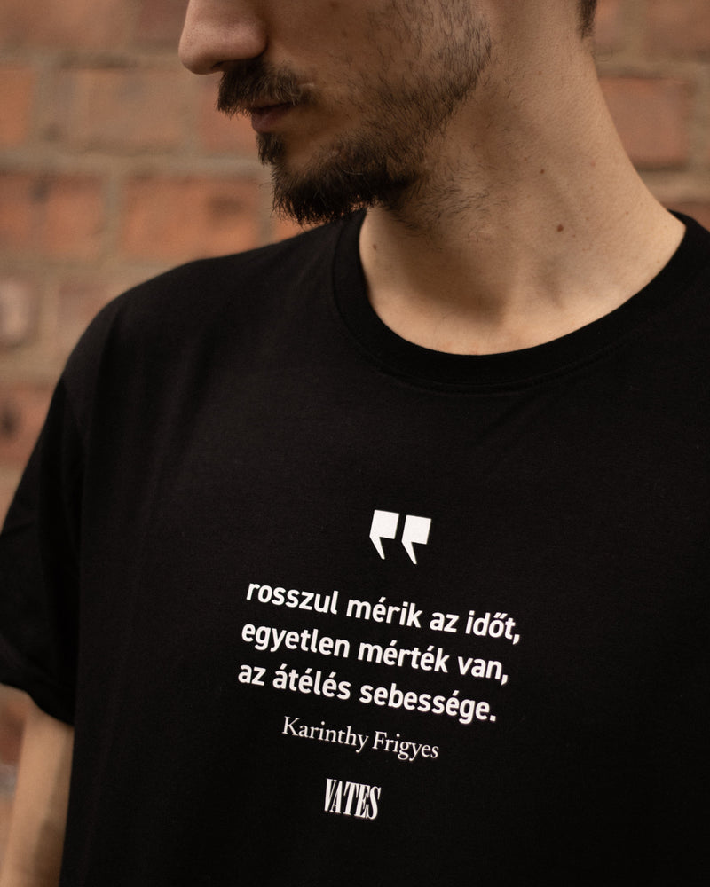 Rosszul mérik az időt póló | Vates Classics Rosszul mérik az időt póló | Vates Classics vates_muveszet_irodalom_ruhazati_marka