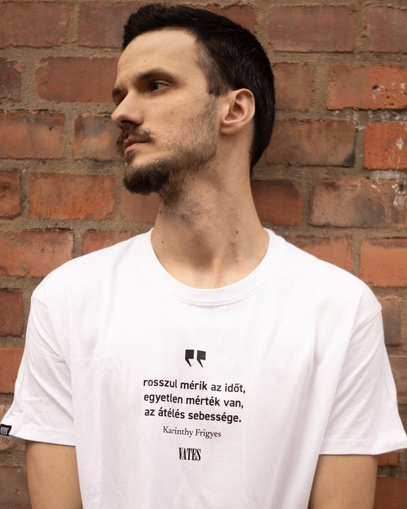 Rosszul mérik az időt póló | Vates Classics Rosszul mérik az időt póló | Vates Classics vates_muveszet_irodalom_ruhazati_marka