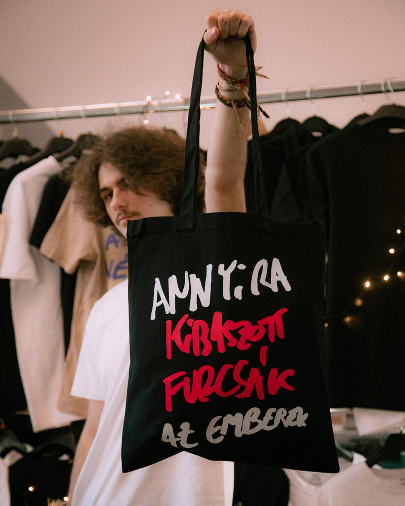 FURCSÁK TOTEBAG | Carson Coma x Vates FURCSÁK TOTEBAG | Carson Coma x Vates vates_muveszet_irodalom_ruhazati_marka