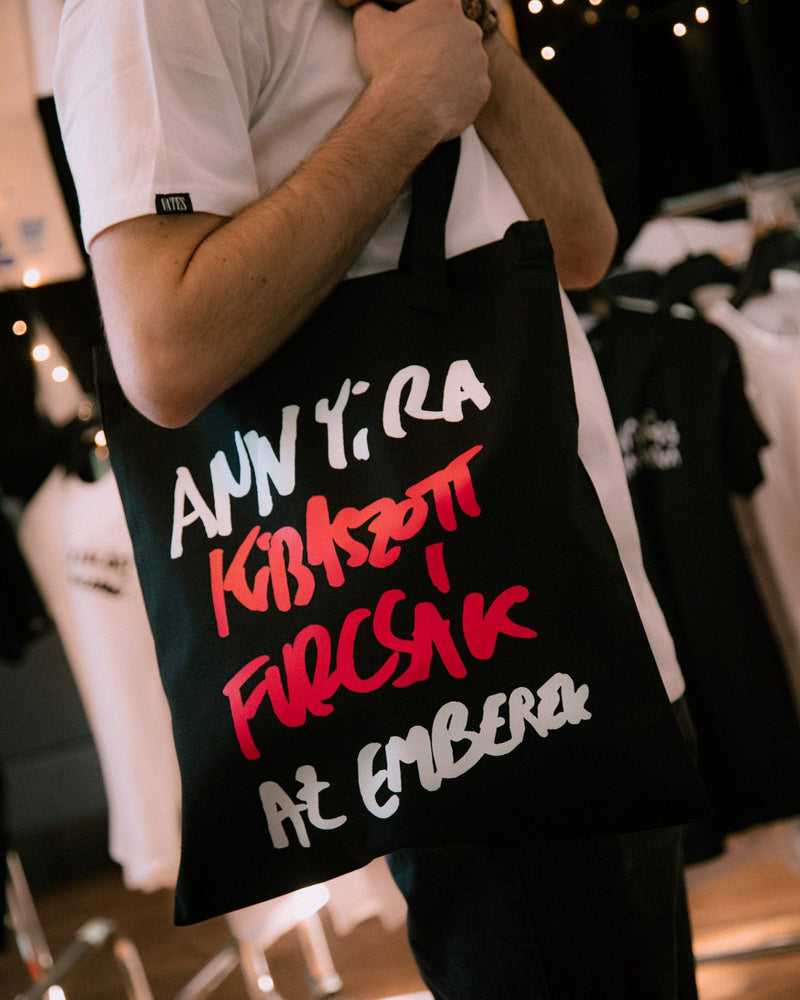 FURCSÁK TOTEBAG | Carson Coma x Vates FURCSÁK TOTEBAG | Carson Coma x Vates vates_muveszet_irodalom_ruhazati_marka