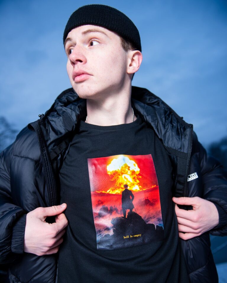 HELL PÓLÓ vates_muveszet_irodalom_ruhazati_marka