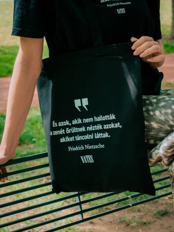 Őrültnek nézték vászontáska | Vates Classics