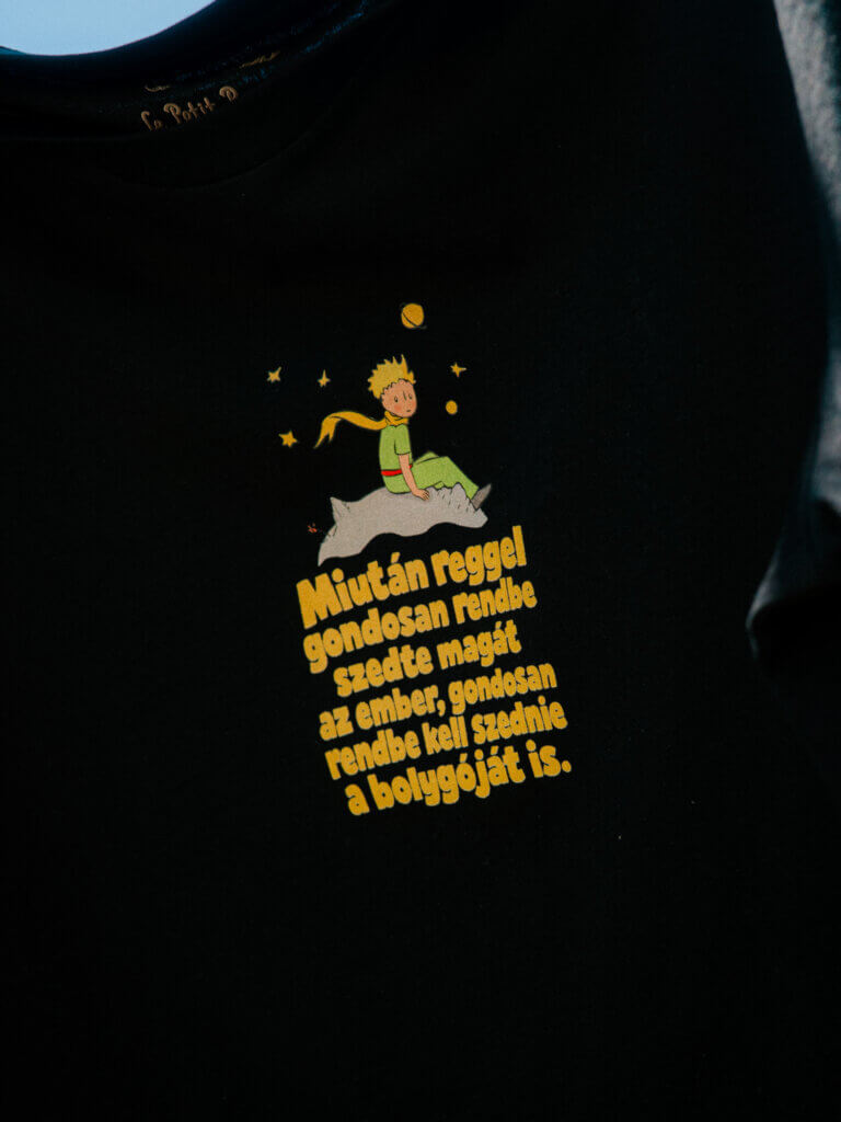 Vates x Kis Herceg organikus pamut póló rendbe szedte a bolygóját mintával